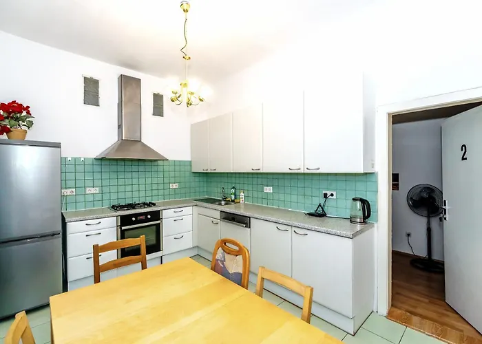 Family - 7 Minutes To Schoenbrunn Palace Homestay
