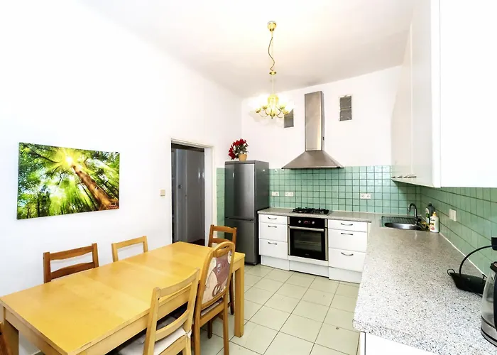 Family - 7 Minutes To Schoenbrunn Palace Homestay Vienna
