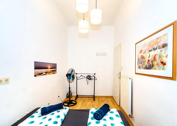 Family - 7 Minutes To Schoenbrunn Palace Homestay