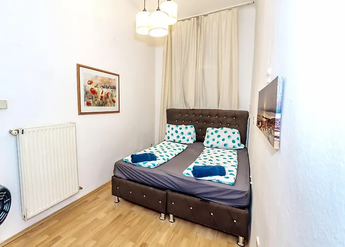 Family - 7 Minutes To Schoenbrunn Palace Homestay