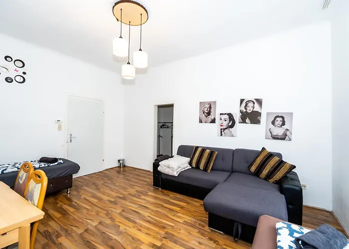 Family - 7 Minutes To Schoenbrunn Palace Homestay Vienna