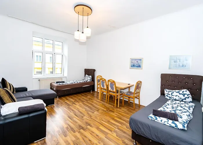 Family - 7 Minutes To Schoenbrunn Palace Homestay *