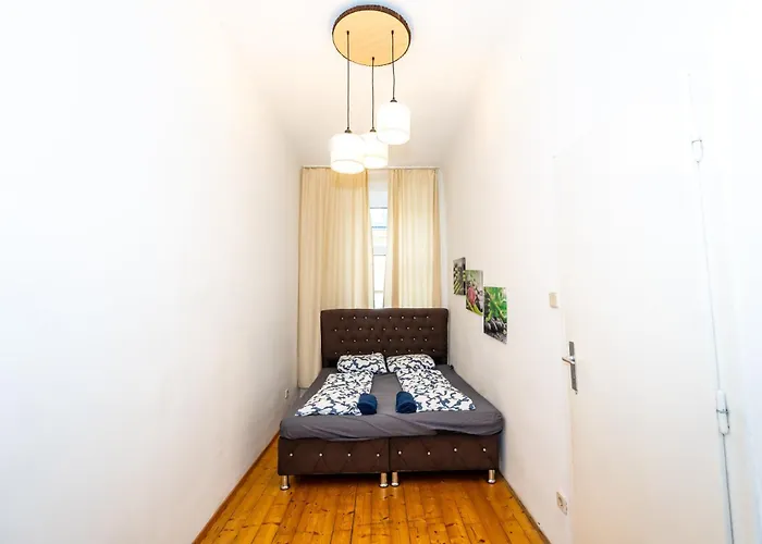 Family - 7 Minutes To Schoenbrunn Palace Homestay *